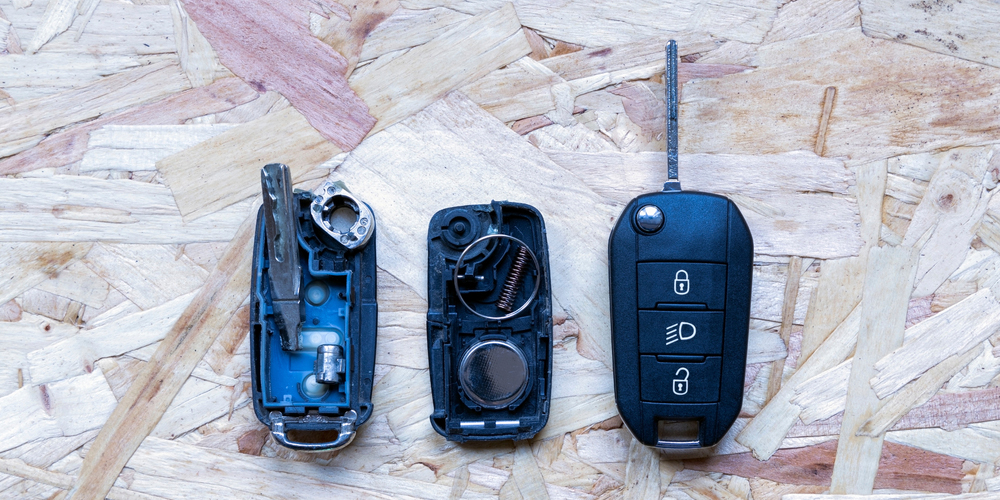 How much does a locksmith charge to program a key fob?