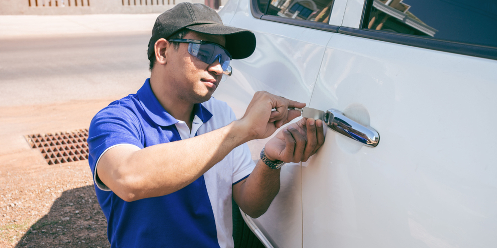 locksmith decoding car lock