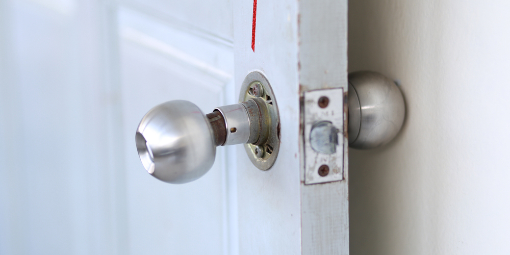 indoor locking door knobs