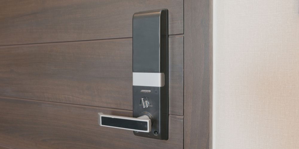 Should you go for smart locks or traditional locks? - Lockout 24/7