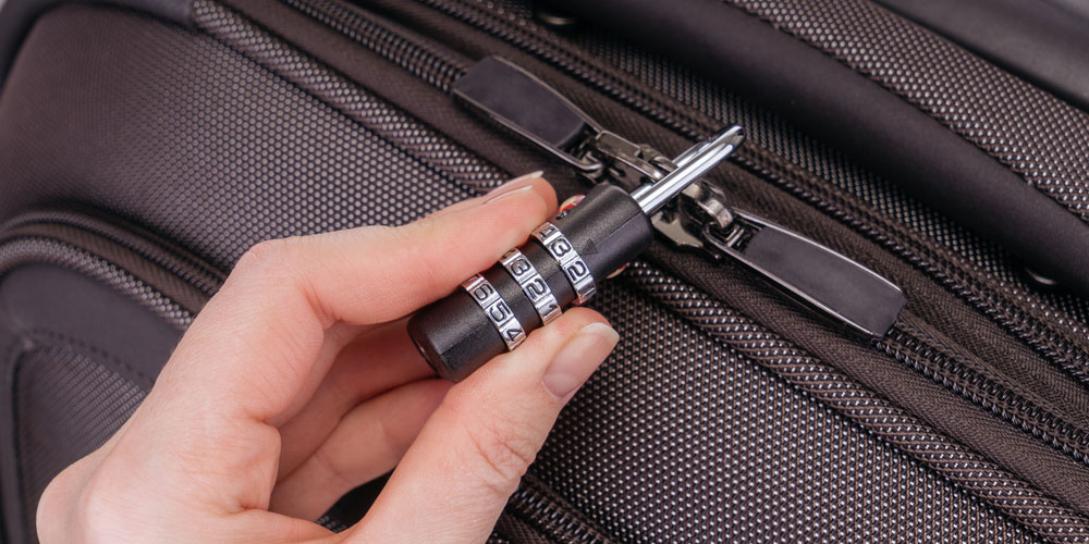 Luggage store zipper lock